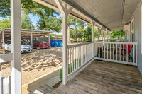 720 Pritchett Ln in Seven Points, TX - Building Photo - Building Photo