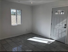 1224 Calle Tulipan in Thousand Oaks, CA - Building Photo - Building Photo