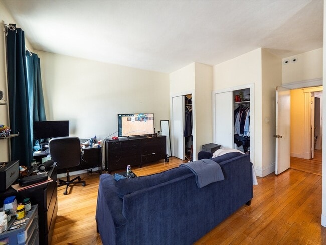 489 Boylston St, Unit 2