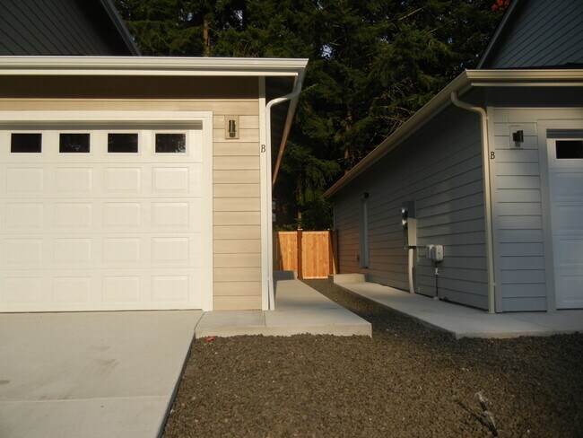 6908 Liberty Ln in Tumwater, WA - Building Photo - Building Photo