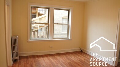 2539 N Sawyer Ave, Unit 207 in Chicago, IL - Building Photo - Building Photo
