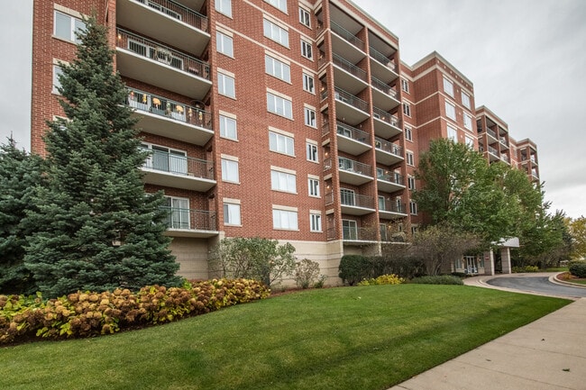 property at 5555 N Cumberland Ave