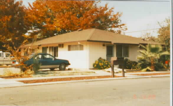 1004 Chicago Ave in Modesto, CA - Building Photo