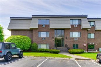 13 Hallmark Gdns in Burlington, MA - Building Photo - Building Photo