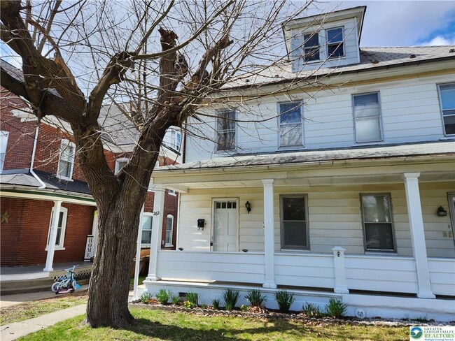 262 Broad St in Bath, PA - Building Photo - Building Photo