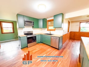 175 Palmer Ct in Shelburne, VT - Building Photo - Building Photo