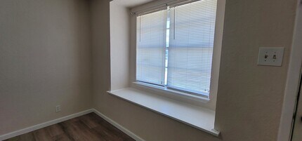 728 N Main St in Springtown, TX - Foto de edificio - Building Photo