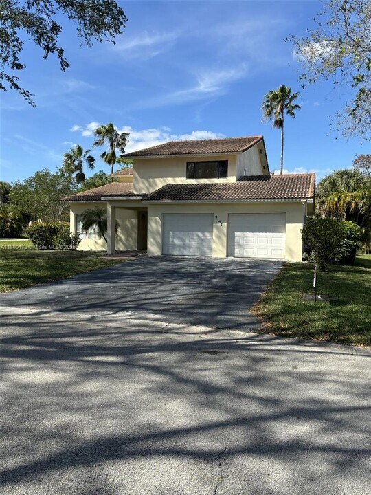 9191 NW 3rd Ct in Coral Springs, FL - Building Photo