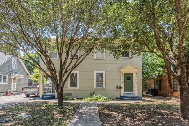 property at 112 E Norwood Ct