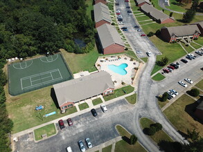 Alpine Village Apartments in Florence, AL - Foto de edificio - Building Photo