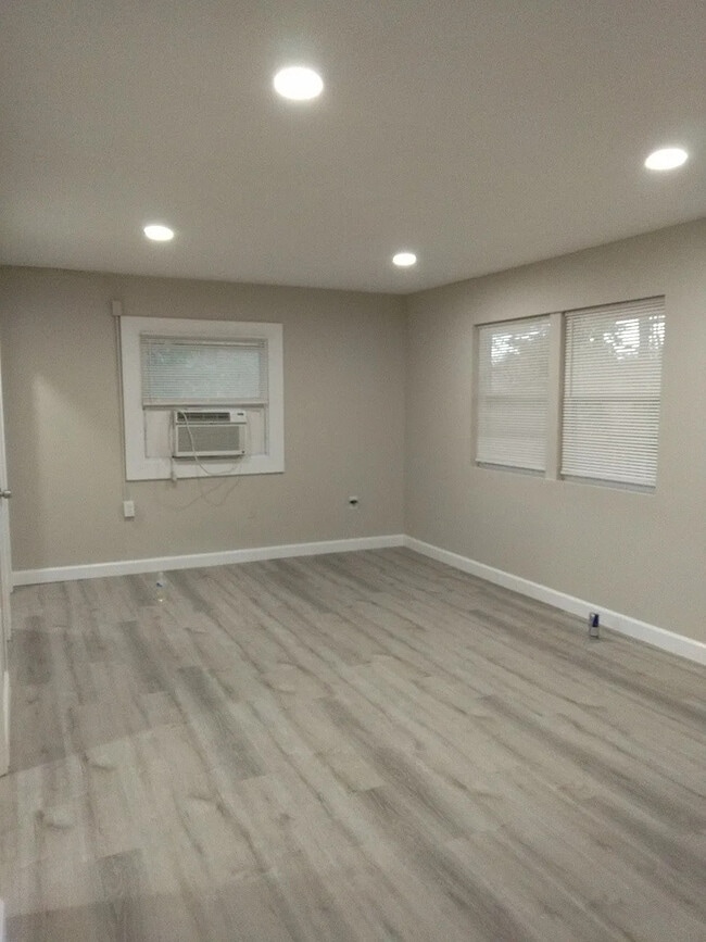 379 W Outer Dr, Unit 379 in Oak Ridge, TN - Foto de edificio - Building Photo