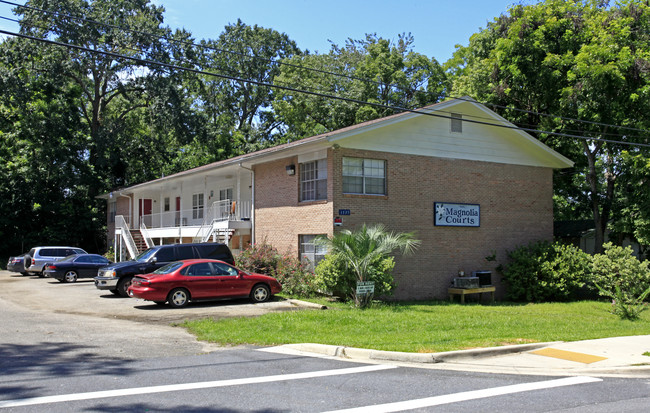 Magnolia Courts in Tallahassee, FL - Foto de edificio - Building Photo