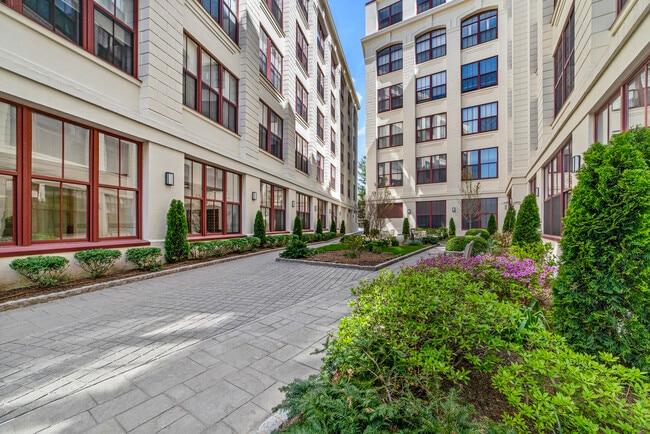 1 Scarsdale Rd in Eastchester, NY - Building Photo - Building Photo