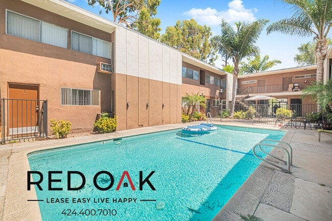 15405 Vanowen St in Los Angeles, CA - Building Photo - Building Photo