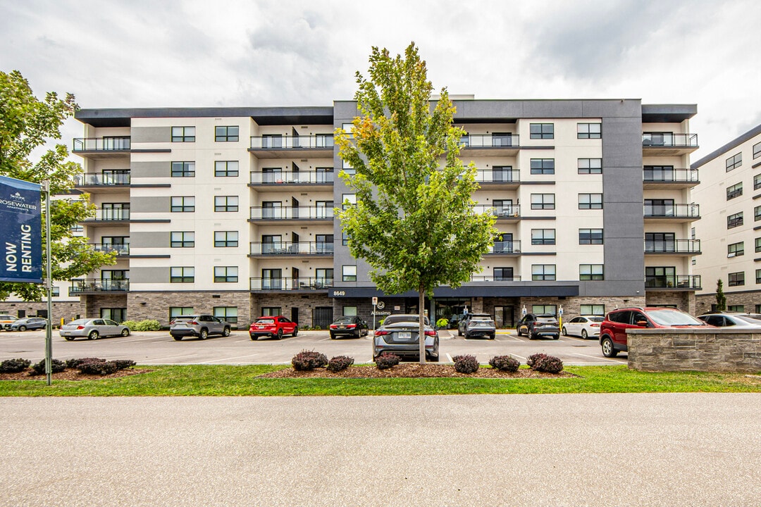 The Residences at Rosewater Estates in Windsor, ON - Foto de edificio