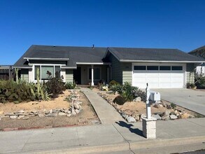 246 Luiseno Ave in Oceanside, CA - Building Photo - Building Photo