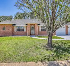 529 Long Lake Dr in Pensacola, FL - Building Photo - Building Photo