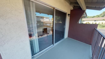 800 E Bobier Dr in Vista, CA - Building Photo