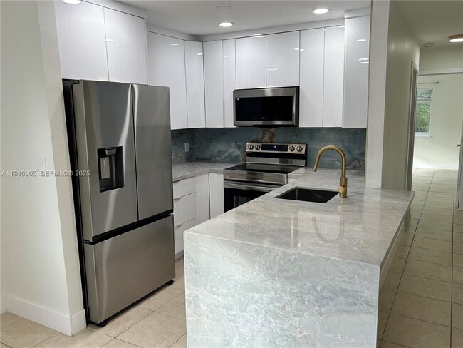 184 Adobe Casa Ct Dr in Tavernier, FL - Building Photo - Building Photo