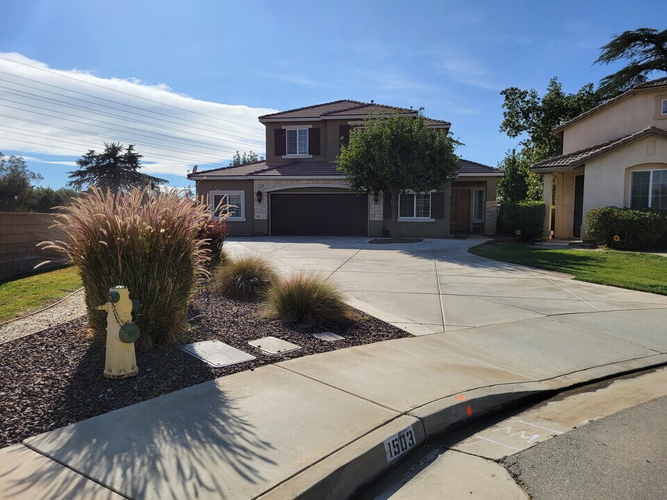 1503 Mountain View Tr in Beaumont, CA - Foto de edificio