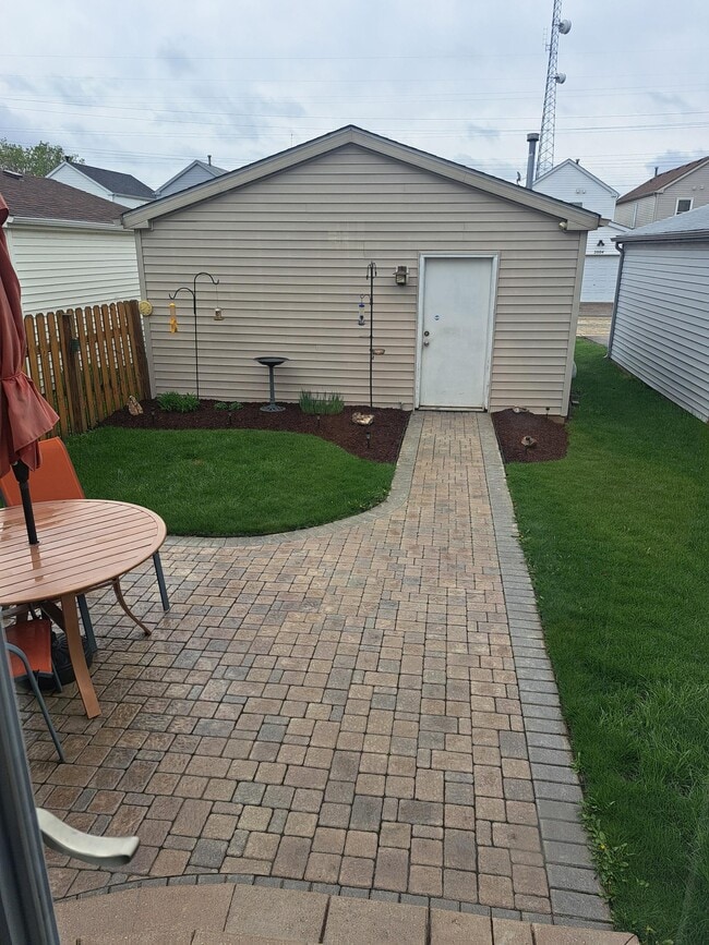 1990 Middlebury Dr in Aurora, IL - Building Photo - Building Photo