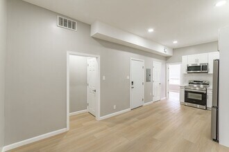 2827 W Girard Ave in Philadelphia, PA - Building Photo - Building Photo
