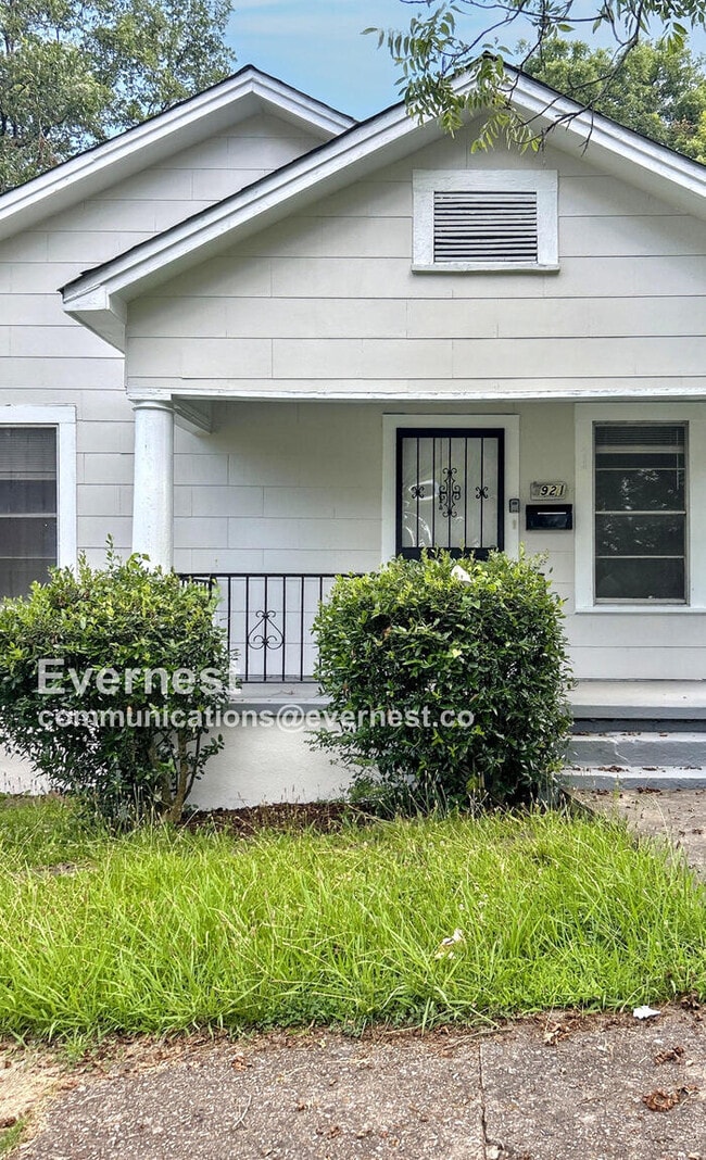 property at 1921 10th St