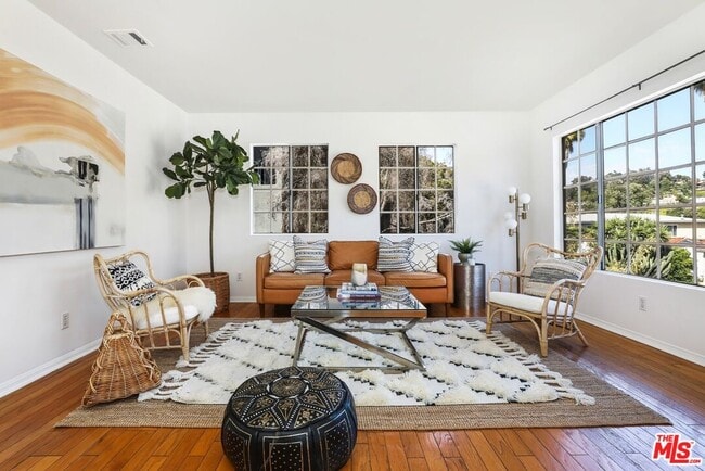 1811 W Silver Lake Dr in Los Angeles, CA - Building Photo - Building Photo