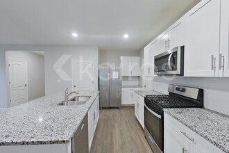 32037 Katelin Cir in Leesburg, FL - Building Photo - Building Photo