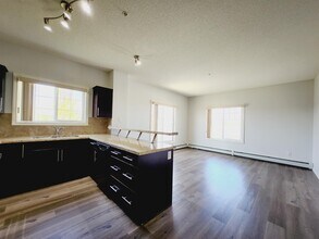 263 Macewan Rd in Edmonton, AB - Building Photo - Building Photo