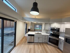 1925 Lecair Ct in Napa, CA - Building Photo - Building Photo