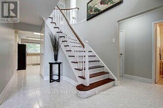 10 Blenheim Dr in Brampton, ON - Building Photo - Building Photo