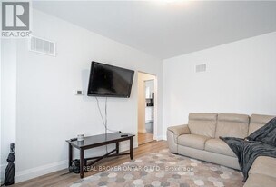 301 Wallace Ave S in Welland, ON - Building Photo