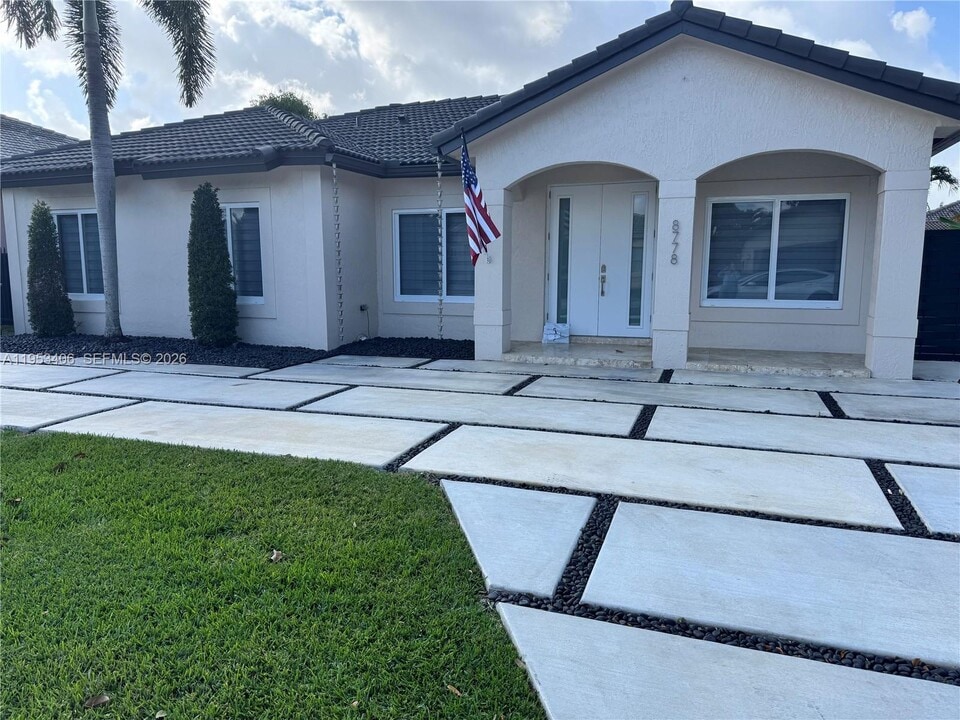 8778 NW 169th Terrace in Miami Lakes, FL - Building Photo