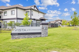 Vista at Silver Oaks in San Antonio, TX - Building Photo