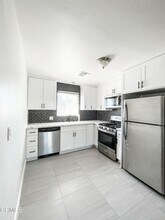 1121 W Exposition Blvd in Los Angeles, CA - Building Photo - Building Photo