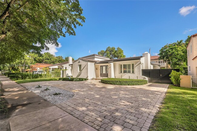 440 Zamora Ave in Coral Gables, FL - Foto de edificio - Building Photo