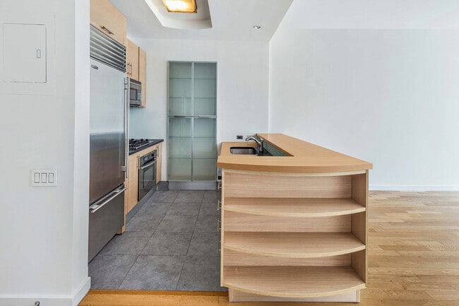 325 5th Ave in New York, NY - Building Photo - Building Photo