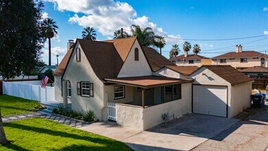 333 S 1st Ave in Covina, CA - Foto de edificio - Building Photo