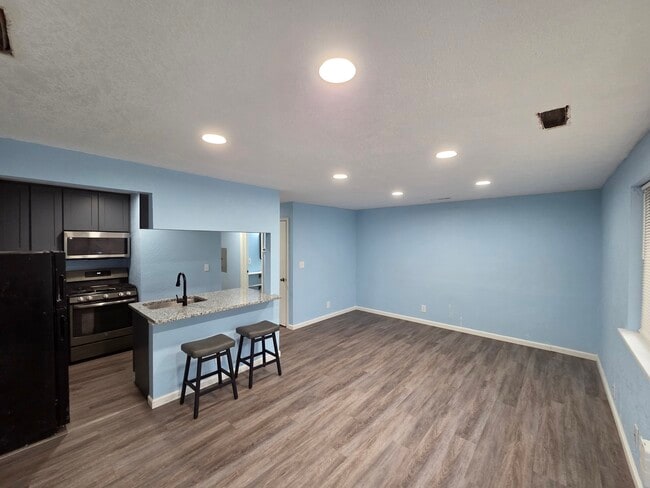 816 E 30th St, Unit 816