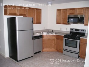 771 Hillmont Cir in Harrisonburg, VA - Foto de edificio - Building Photo