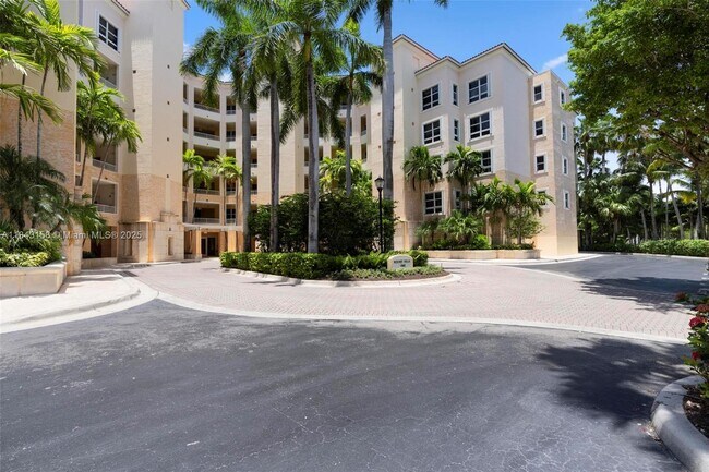 703 Crandon Blvd in Key Biscayne, FL - Building Photo - Building Photo