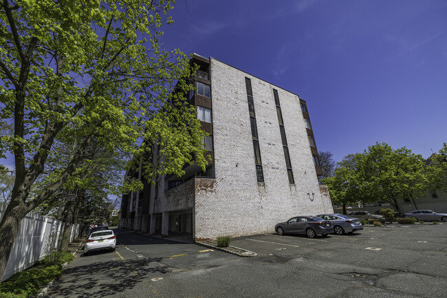 Clinton Place Condominium in Hackensack, NJ - Building Photo - Building Photo