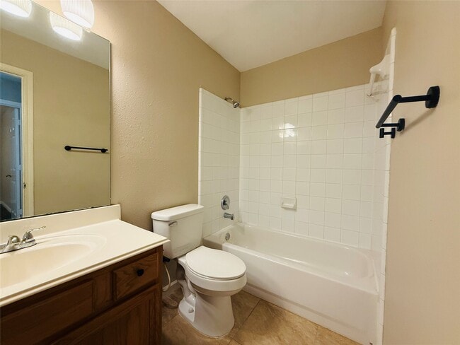 property at 1015 Andover Dr