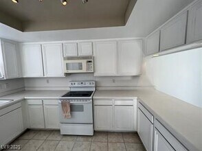 3452 Pino Cir in Las Vegas, NV - Building Photo - Building Photo