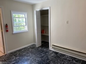 68 Cottage Pl, Unit 2 in East Rutherford, NJ - Foto de edificio - Building Photo