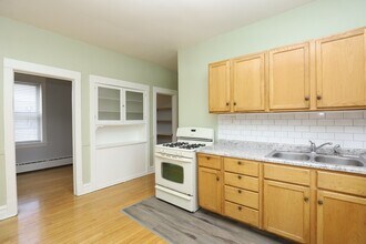 5141 W Roscoe St, Unit 1R in Chicago, IL - Building Photo - Building Photo