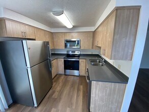 915 Bryan Ct NE in Silverton, OR - Building Photo - Building Photo