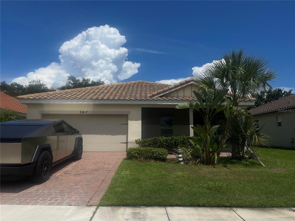 3817 Carrick Bend Dr in Kissimmee, FL - Building Photo