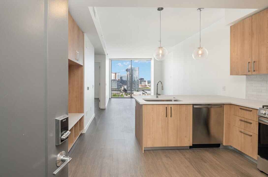 1212 Demonbreun St in Nashville, TN - Building Photo